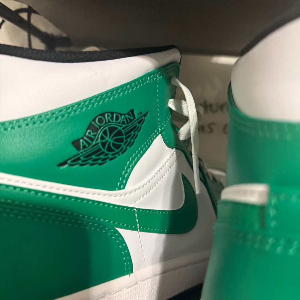 Air Jordan’s Rare Green size 11